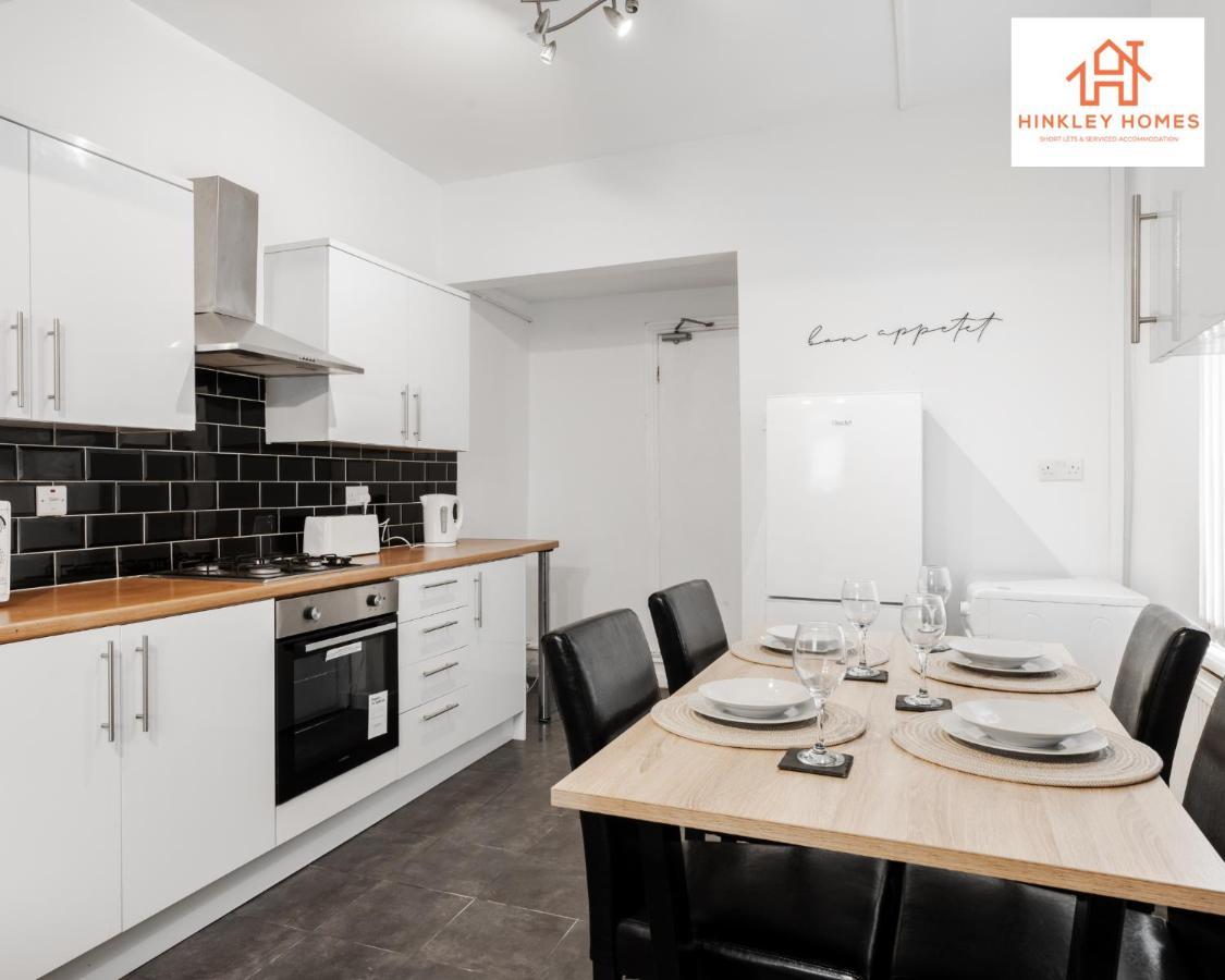 Stylish Home 8 Guests - Liverpool - Free Wifi & Parking By Hinkley Homes Short Lets & Serviced Accommodation 외부 사진